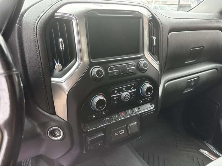 2022-chevrolet-silverado-2500-image-22