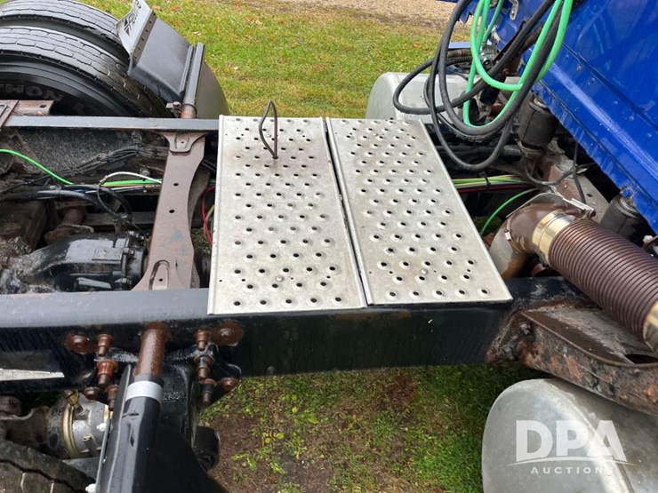 2013-freightliner-truck-(jn3436,-unit-4076)-image-30