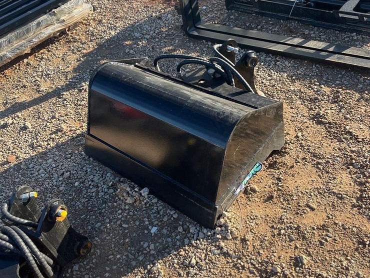 future-5t-hydraulic-tilt-bucket-image-1