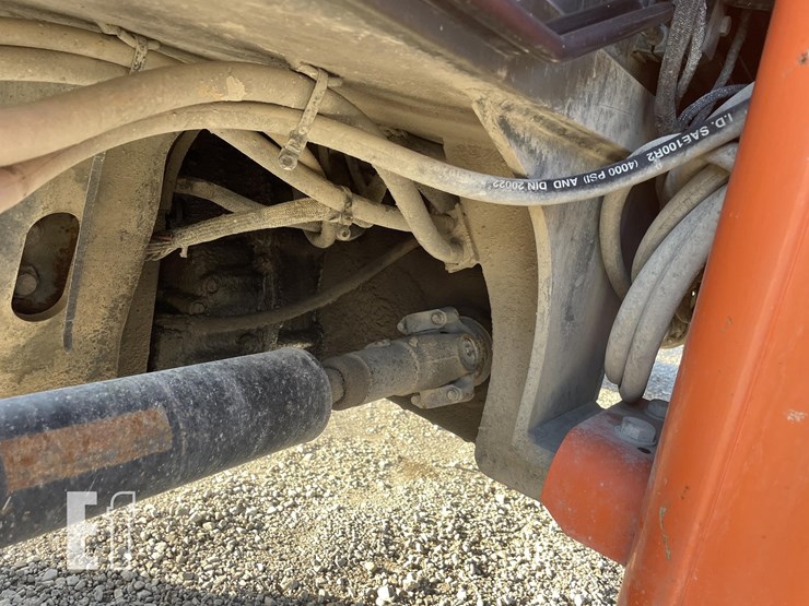 2011-jlg-g10-55a-image-32