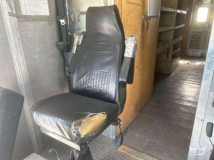 2014-freightliner-mt55-image-11