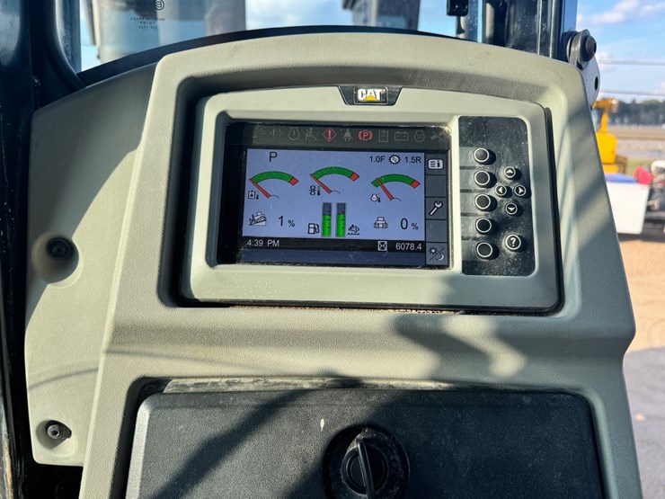 2019-caterpillar-d8t-image-47