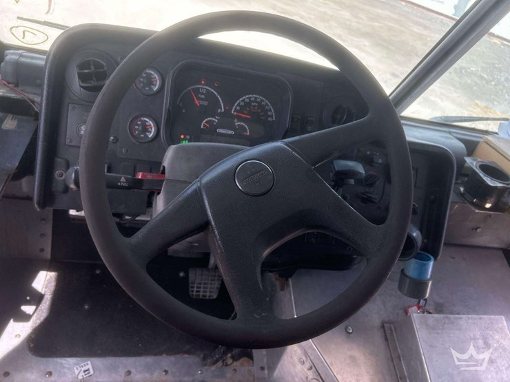 2014-freightliner-mt55-image-6