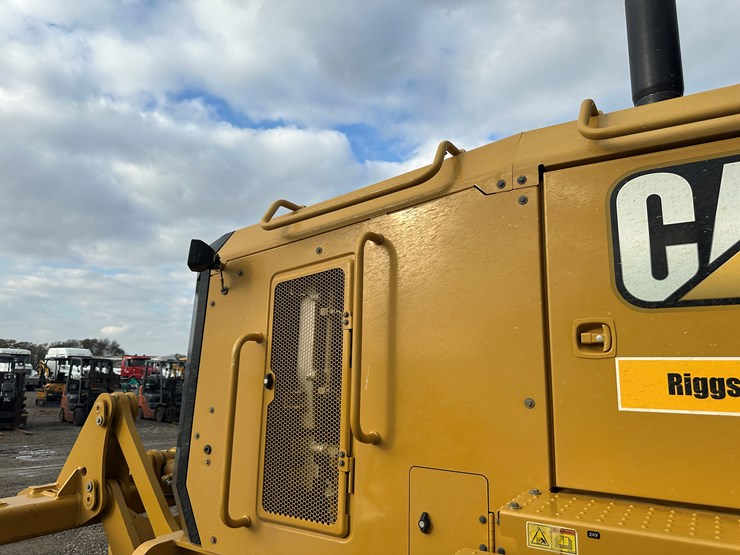 2022-caterpillar-140gc-image-56