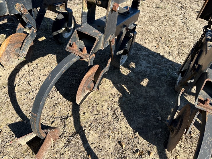 #33726-•-16-row-30"-cultivator-image-30