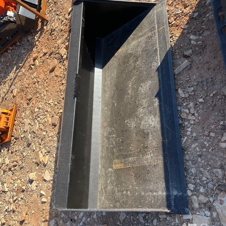 SWICT 66IN SKID STEER BUCKET