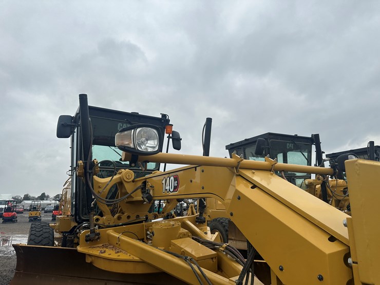 2022-caterpillar-140gc-image-50