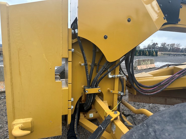 2022-caterpillar-140gc-awd-image-43