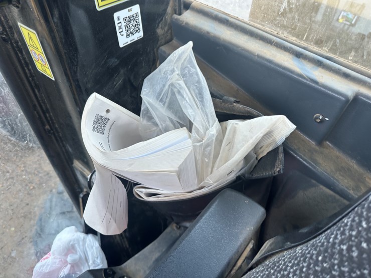 2022-caterpillar-140gc-image-102