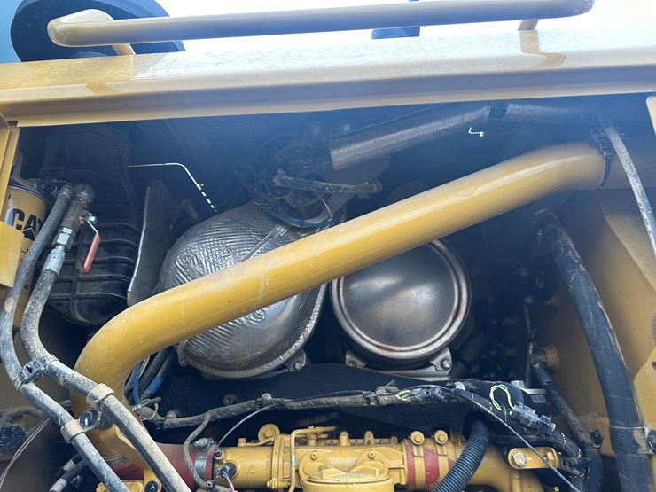 2022-caterpillar-140gc-awd-image-96