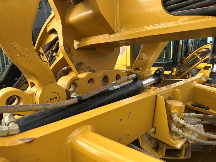 2022-caterpillar-140gc-image-48