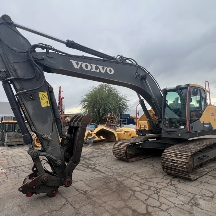 2017 VOLVO EC220EL