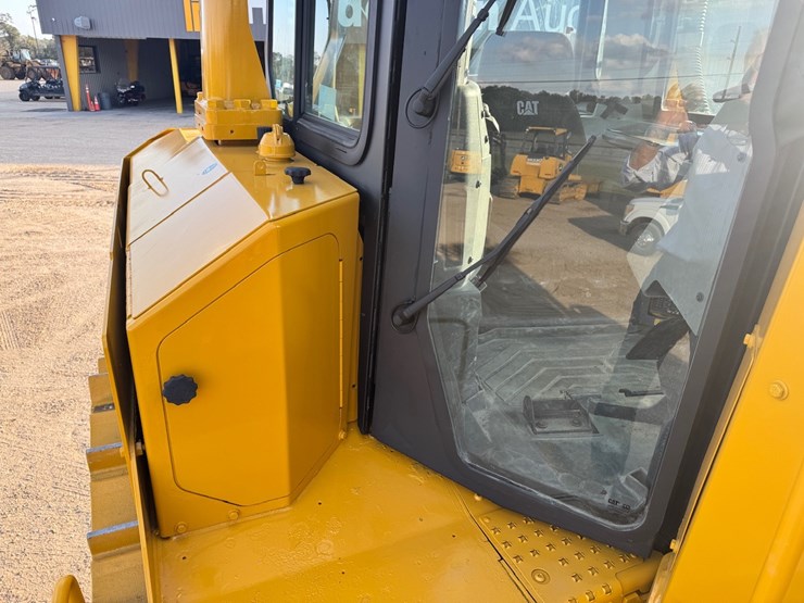 2019-caterpillar-d8t-image-40