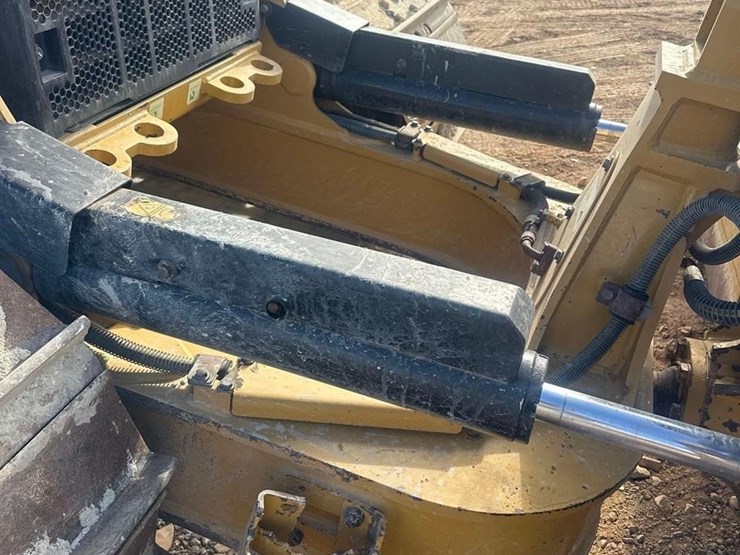 2021-caterpillar-d5-image-14