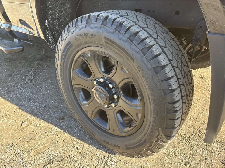 2015-ram-2500-laramie-image-10