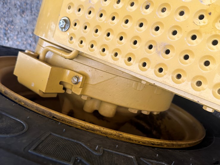 2022-caterpillar-140gc-image-15