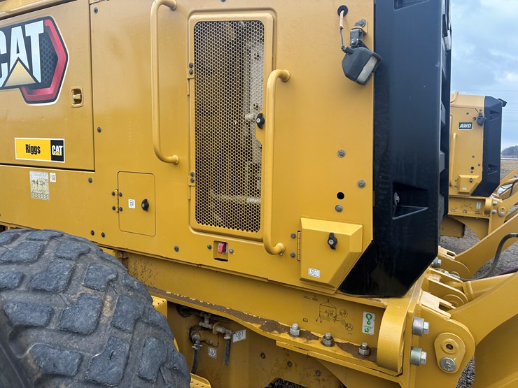 2022-caterpillar-140gc-image-25