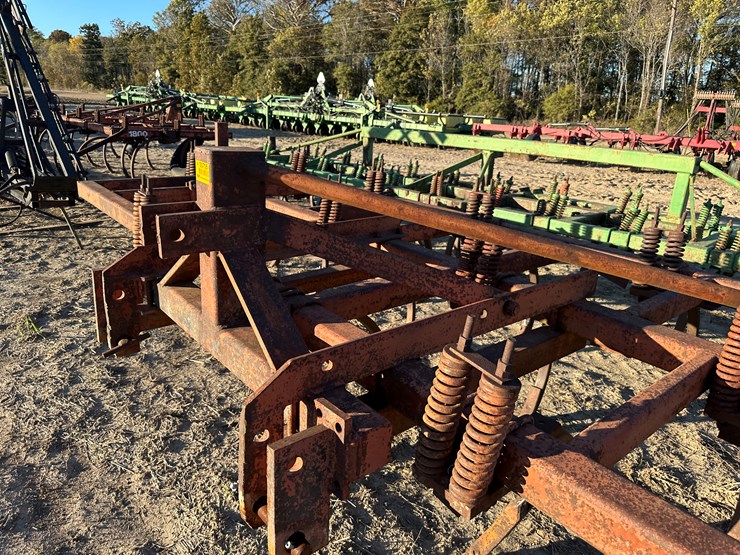 #33755-•-8'-chisel-plow-image-17