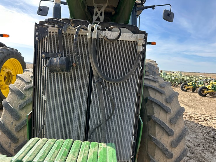 2010-john-deere-8285r-image-46