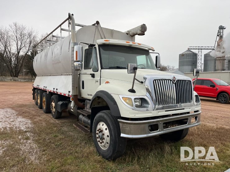 2005-international-7600-image-3