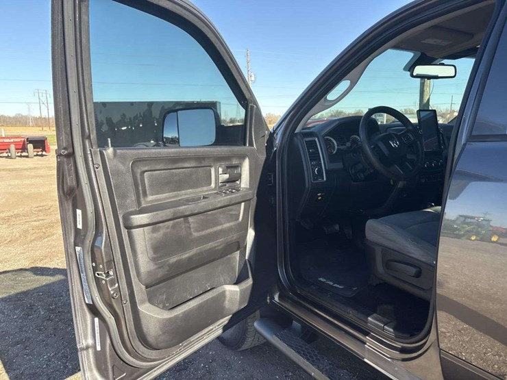 2016-dodge-2500-image-16