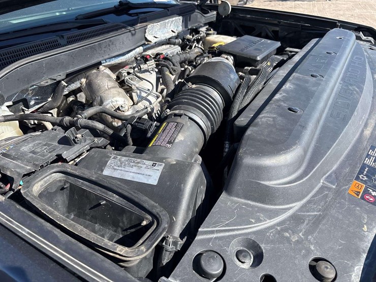 2018-chevrolet-silverado-3500hd-4x4-crew-cab-pickup-truck-image-6