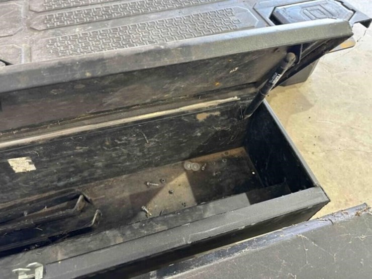 2--4'-deezee-metal-truck-storage-boxes-image-5