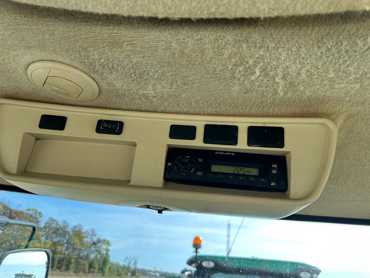 2010-john-deere-8360r-image-63