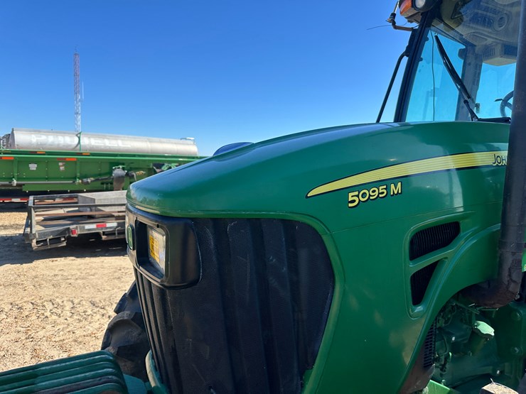 2011-john-deere-5095m-image-29