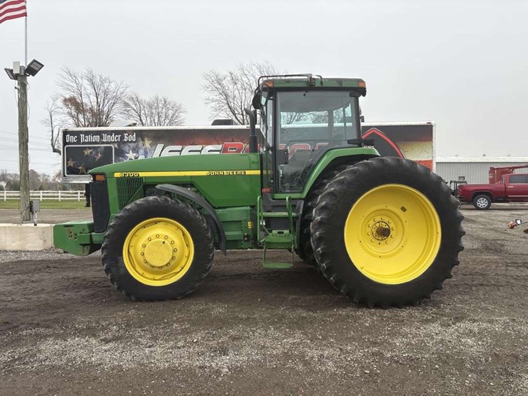 john-deere-8300-image-2