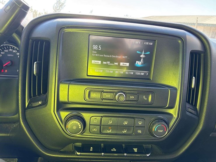 2018-chevrolet-silverado-3500hd-4x4-crew-cab-pickup-truck-image-15