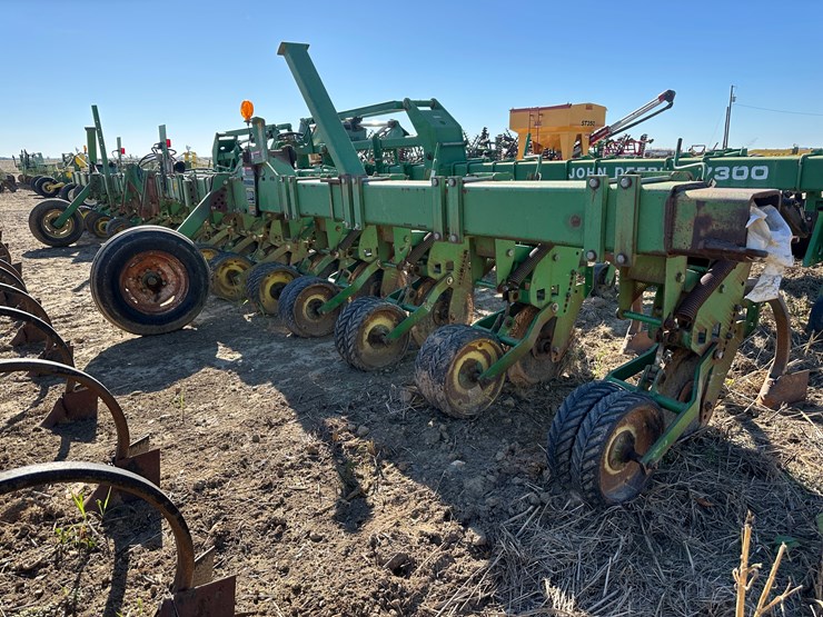 john-deere-16-image-1