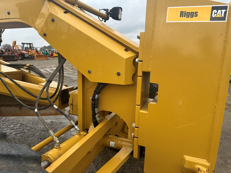 2022-caterpillar-140gc-image-41