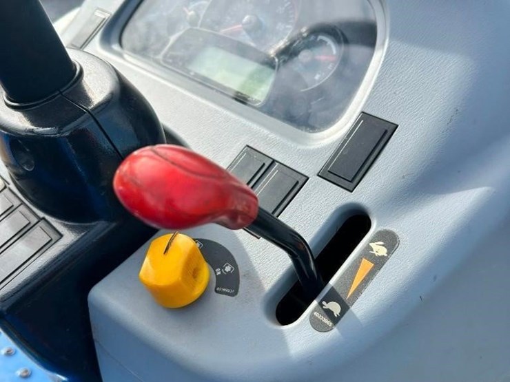 2016-new-holland-workmaster-37-image-44