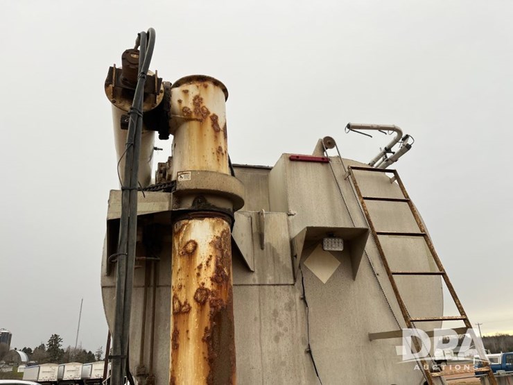 2005-international-7600-image-42