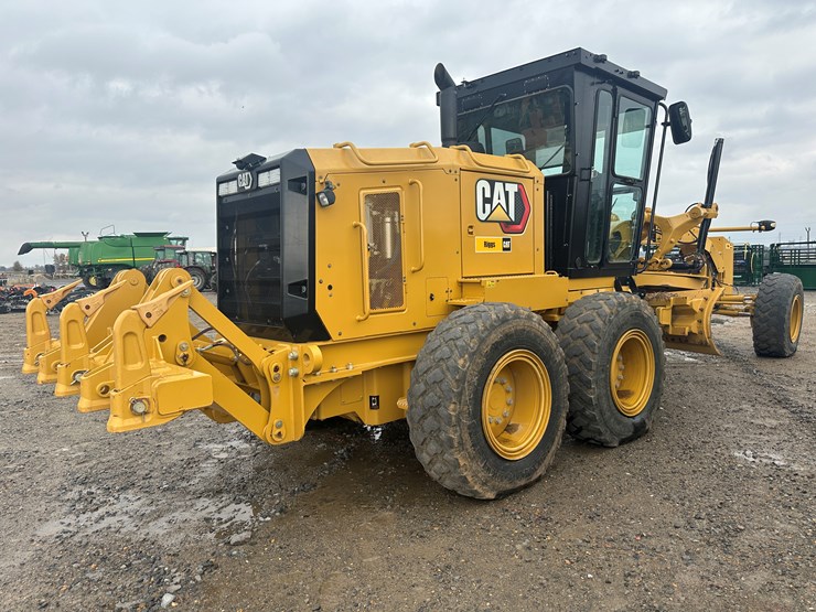2022-caterpillar-140gc-image-3