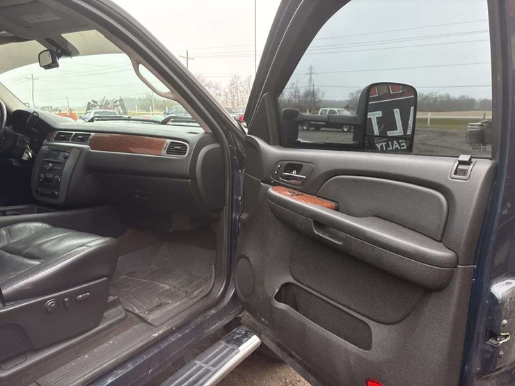 2008-gmc-3500-image-19