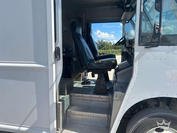 2017-freightliner-mt55-image-42