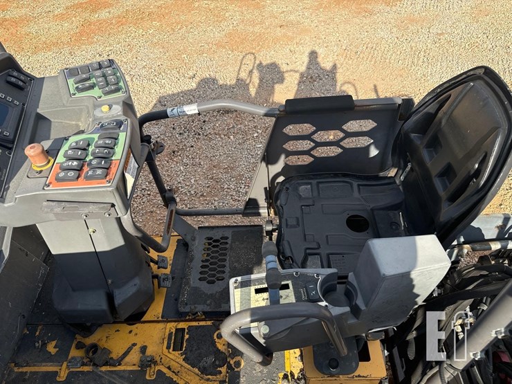 2018-volvo-p7110b-image-24