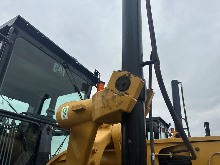 2022-caterpillar-140gc-image-53