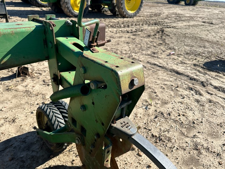 john-deere-16-image-14