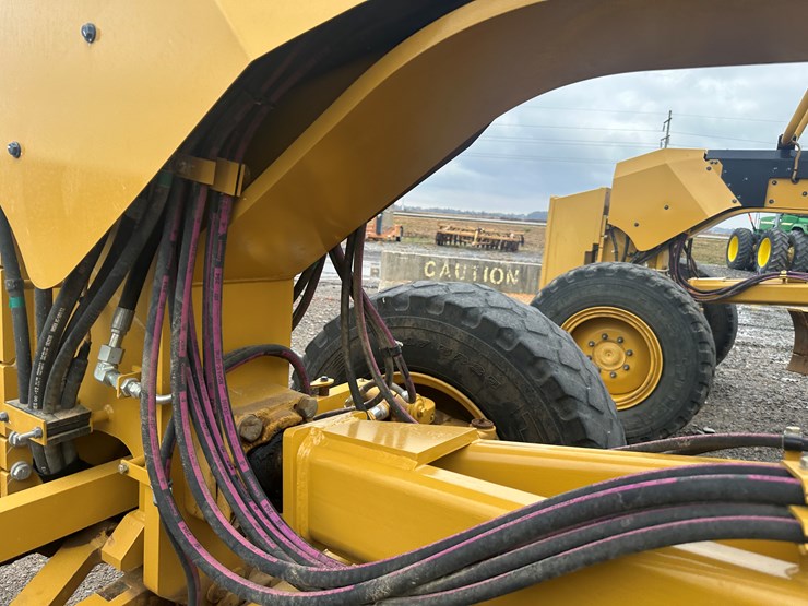 2022-caterpillar-140gc-awd-image-43