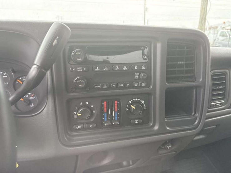 2006-chevrolet-k2500-image-22