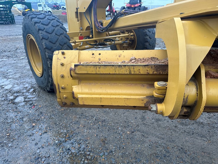 2022-caterpillar-140gc-image-37