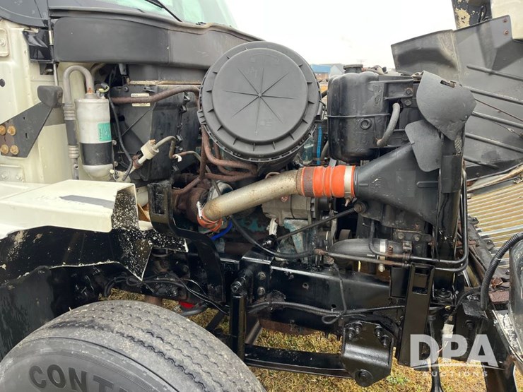 2004-international-7400-image-44