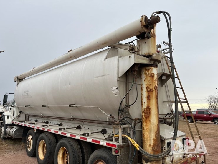 2005-international-7600-image-45