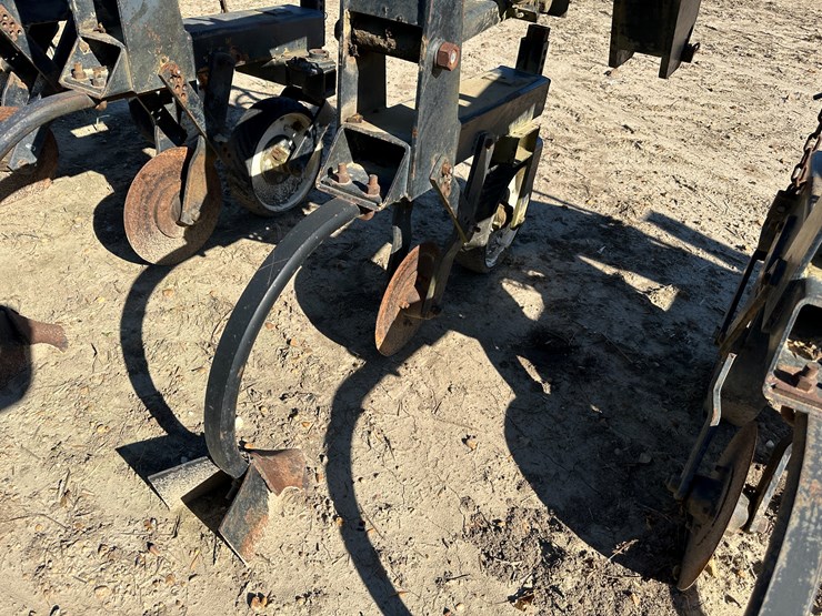 #33726-•-16-row-30"-cultivator-image-27