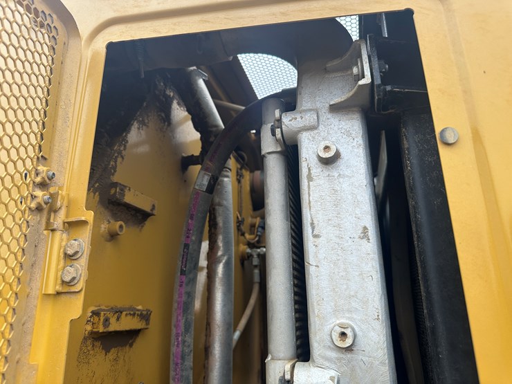 2022-caterpillar-140gc-image-88