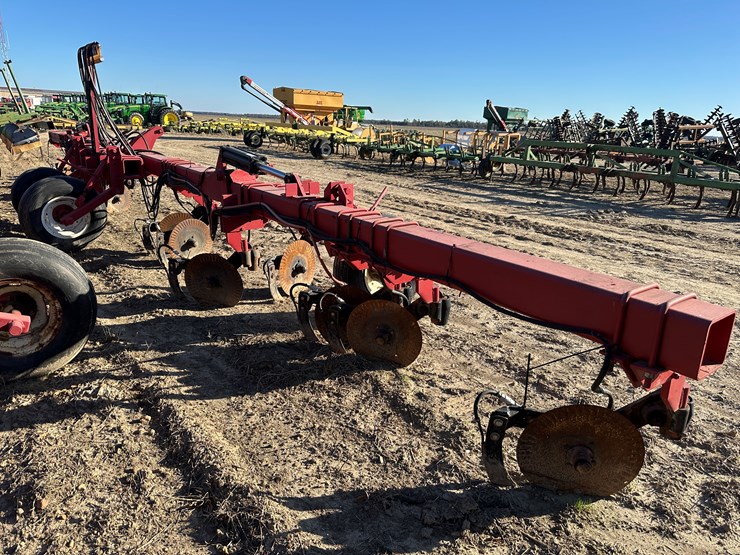 #33739-•-~20'-row-crop-cultivator-image-3