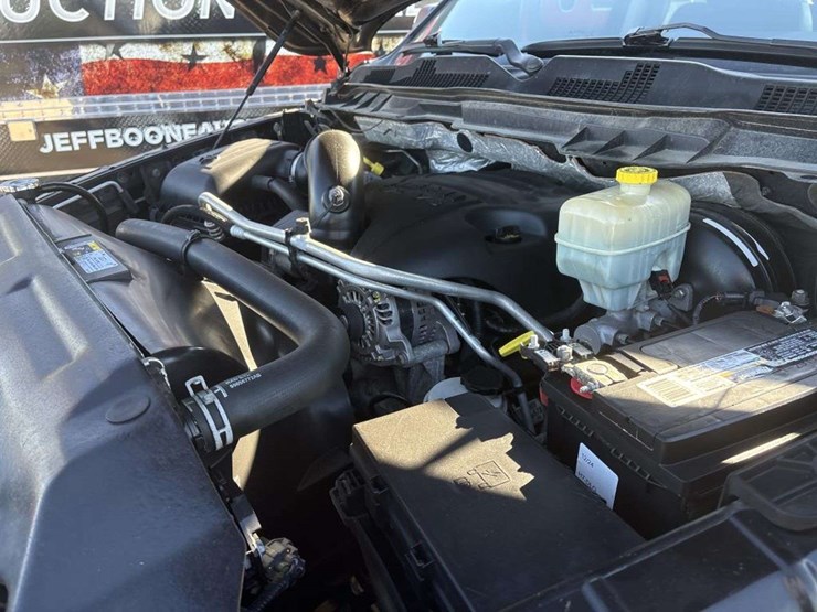 2015-ram-2500-laramie-image-27